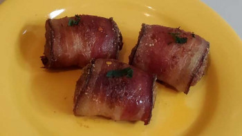 Chiftelute in bacon