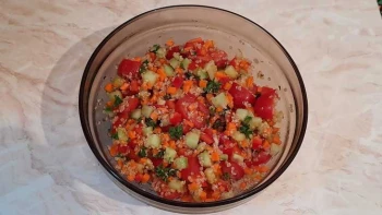 Salata de quinoa cu legume